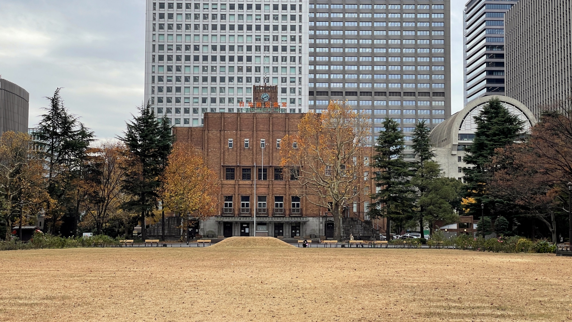 Die Hibiya Public Hall wurde 1929 eröffnet und sollte in den kommenden Jahren renoviert werden.