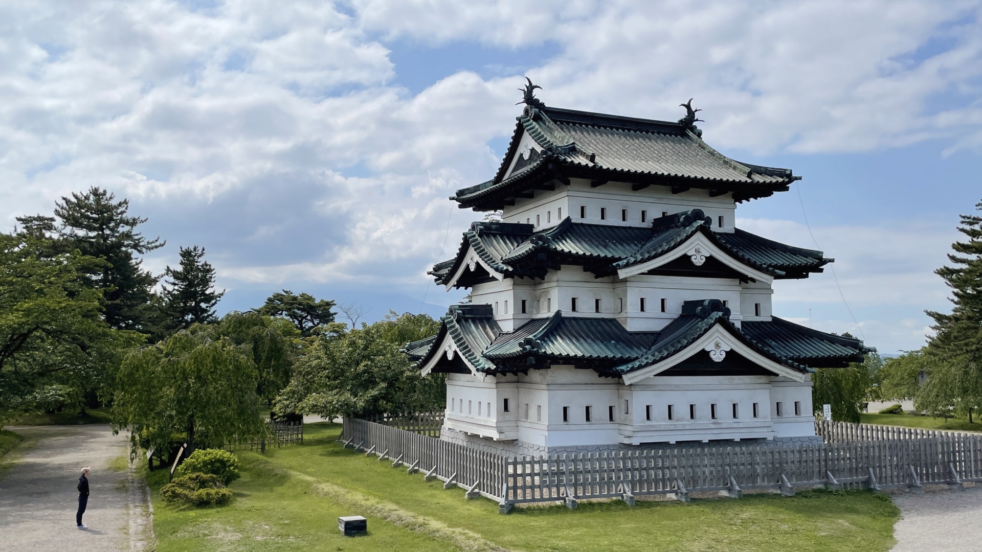 2015 wurde der Burgturm von Hirosaki an diese Lage verschoben.