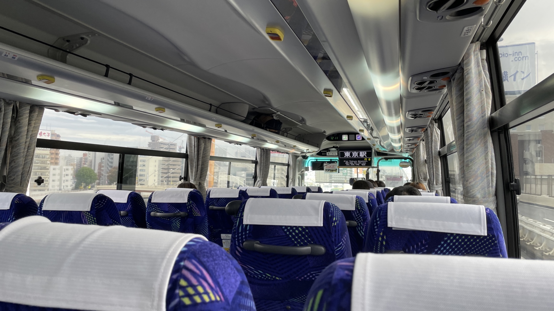 Mit dem "Airport Bus Tyo-Nrt" unterwegs nach Tokio.
