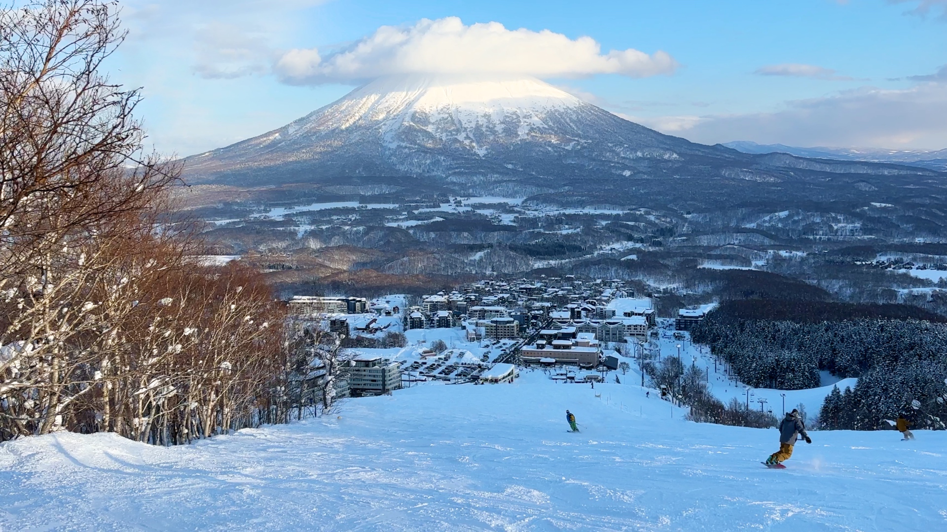 Blick vom Skigebiet Grand Hirafu auf den Vulkan Yōtei.