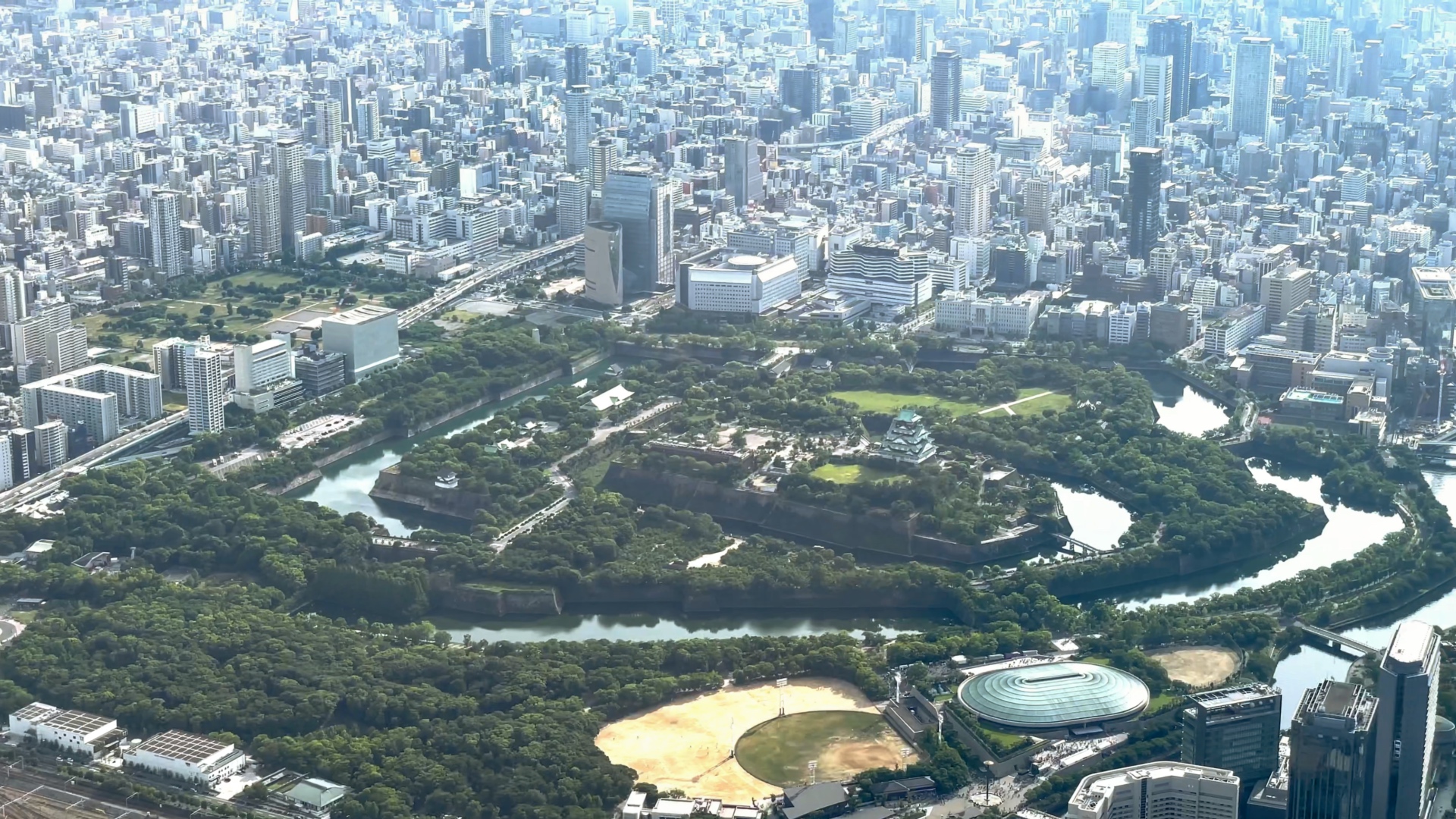 Der Burgpark von Osaka.