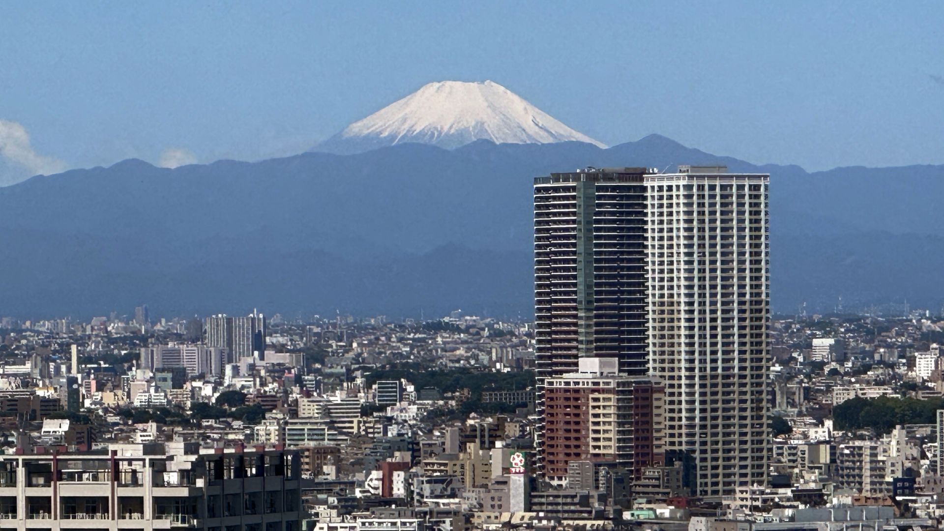 Der Fuji mit Schneekrone im Mai.