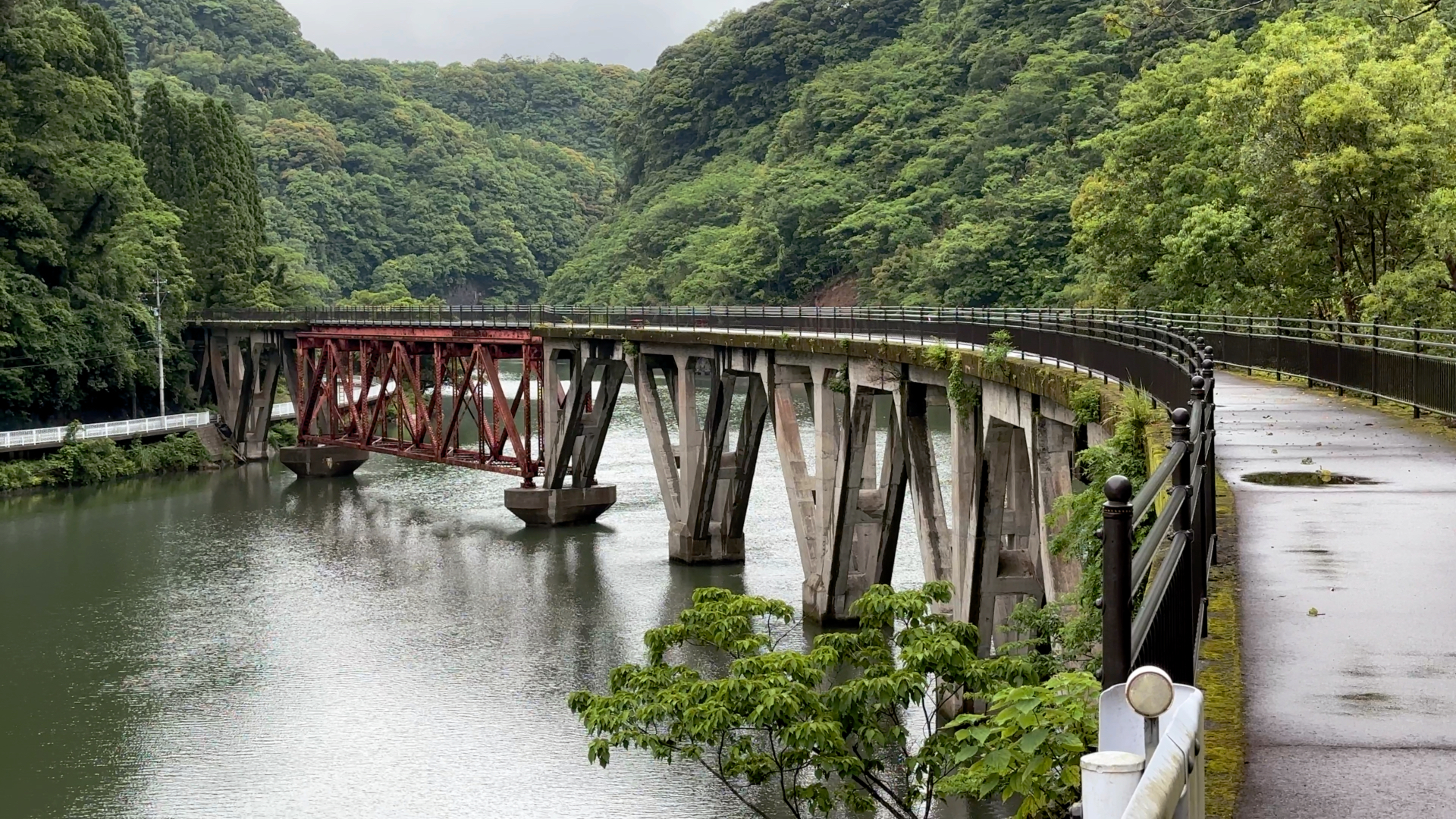 Seit 2020 ist die ehemalige Eisenbahnbrücke Daisangokasegawa als wichtiges Kulturgut eingetragen.