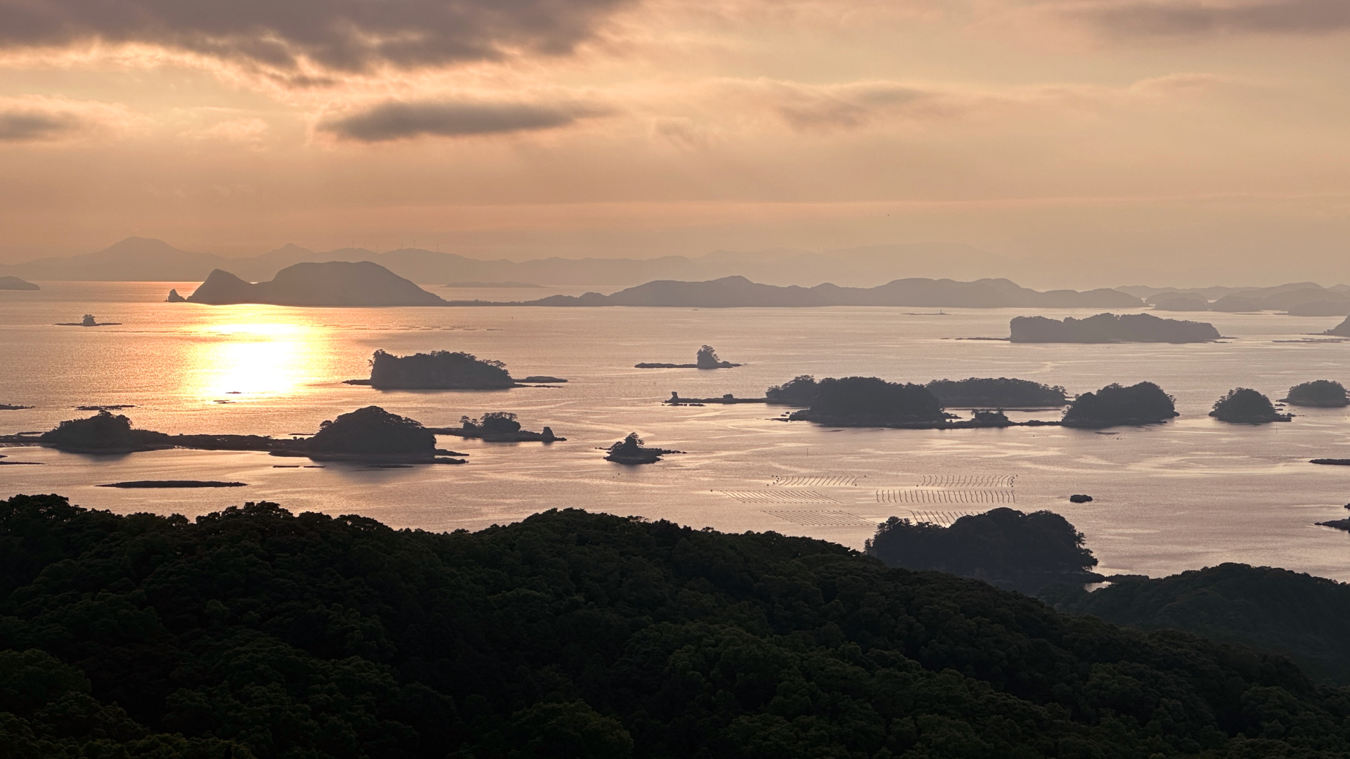 Das Inselparadies bei Sonnenuntergang.