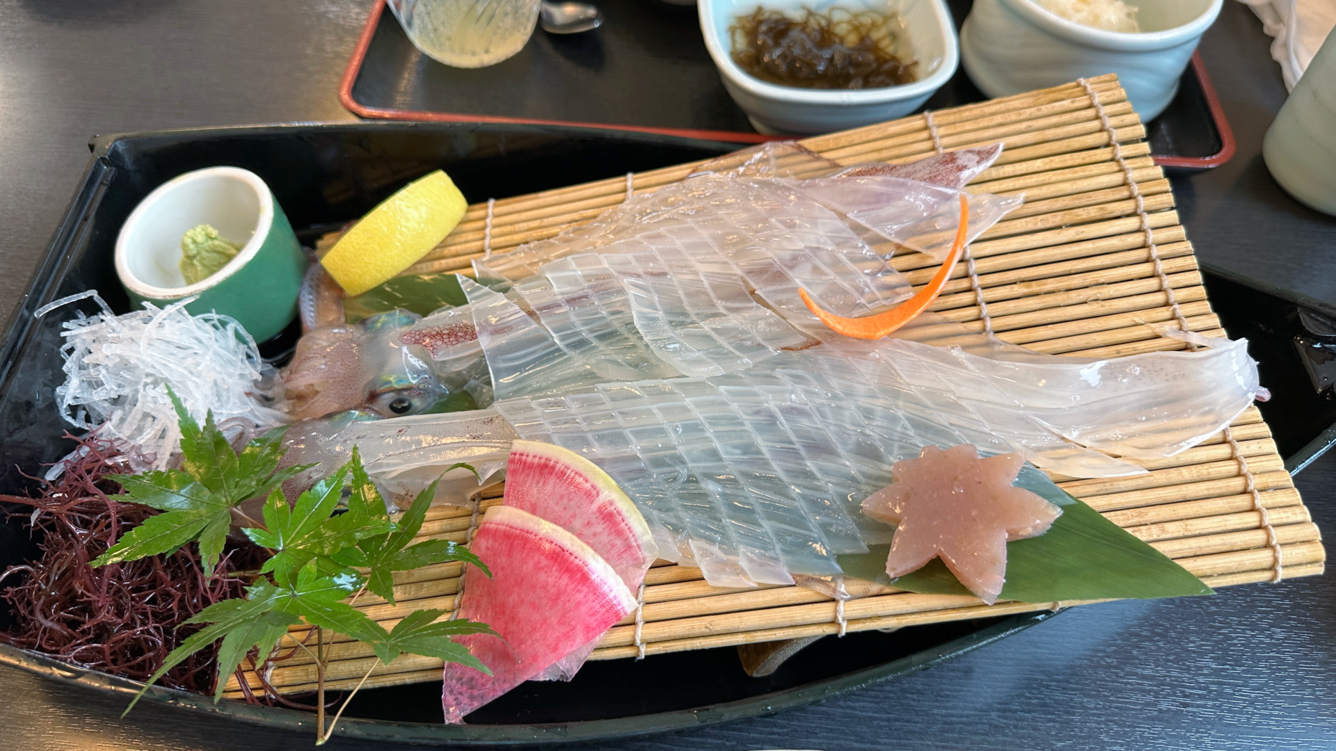 Tinentfisch-Sashimi im Restaurant Kawataro.