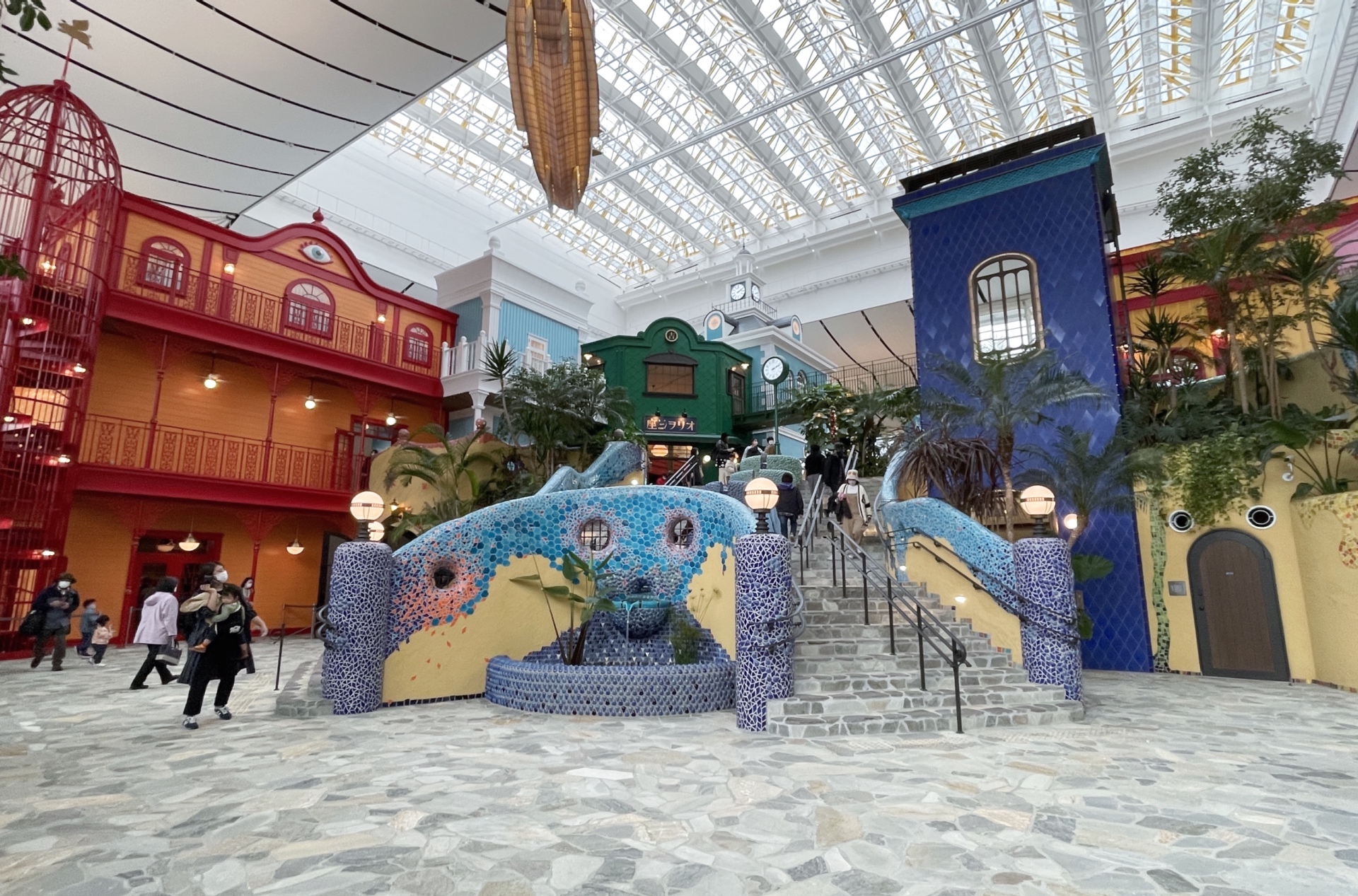 «Das gros­se Lager­haus» ist das zen­tra­le Are­al des Ghi­b­li-Parks.