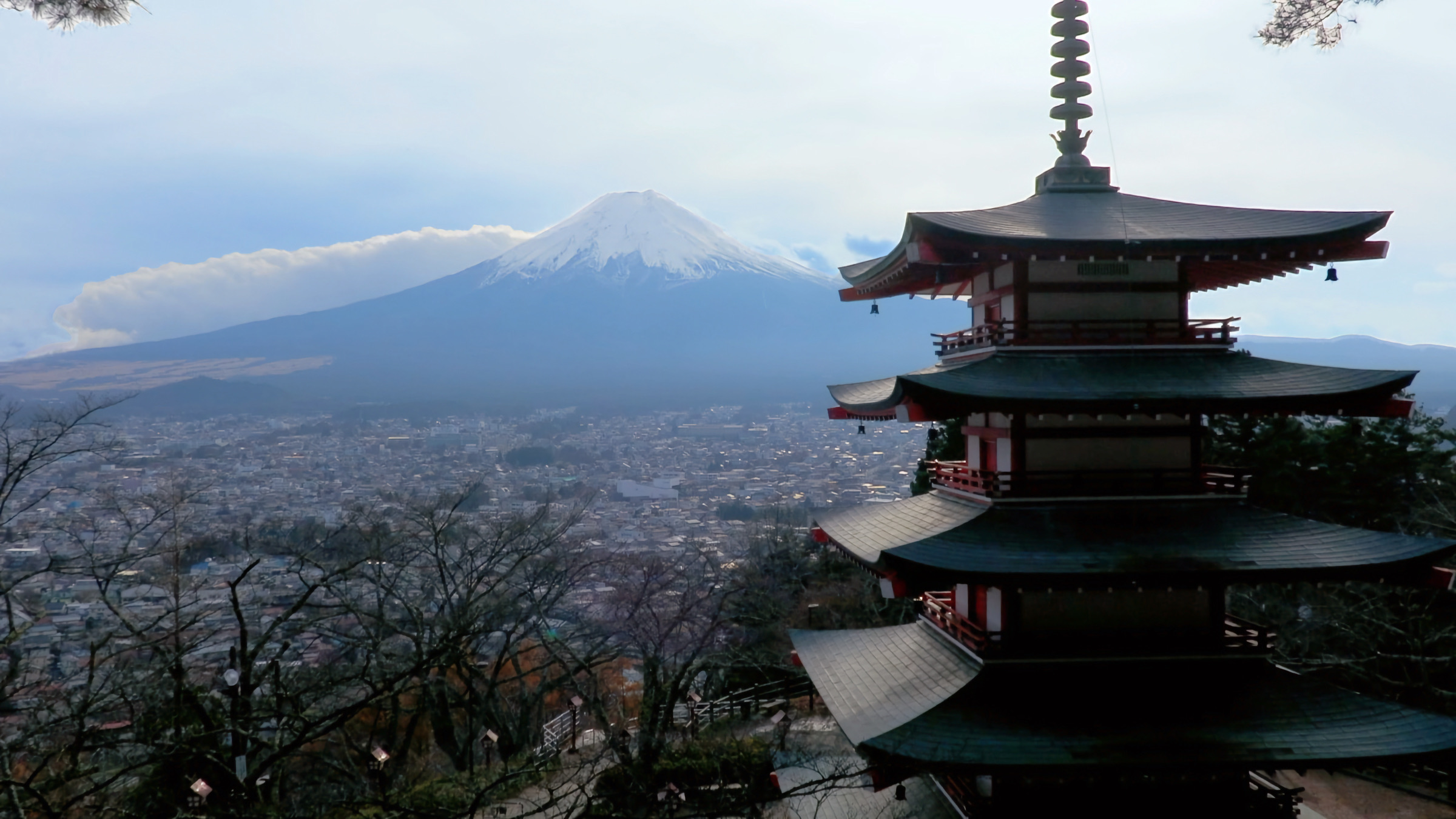 Die Pago­de und der Fuji.