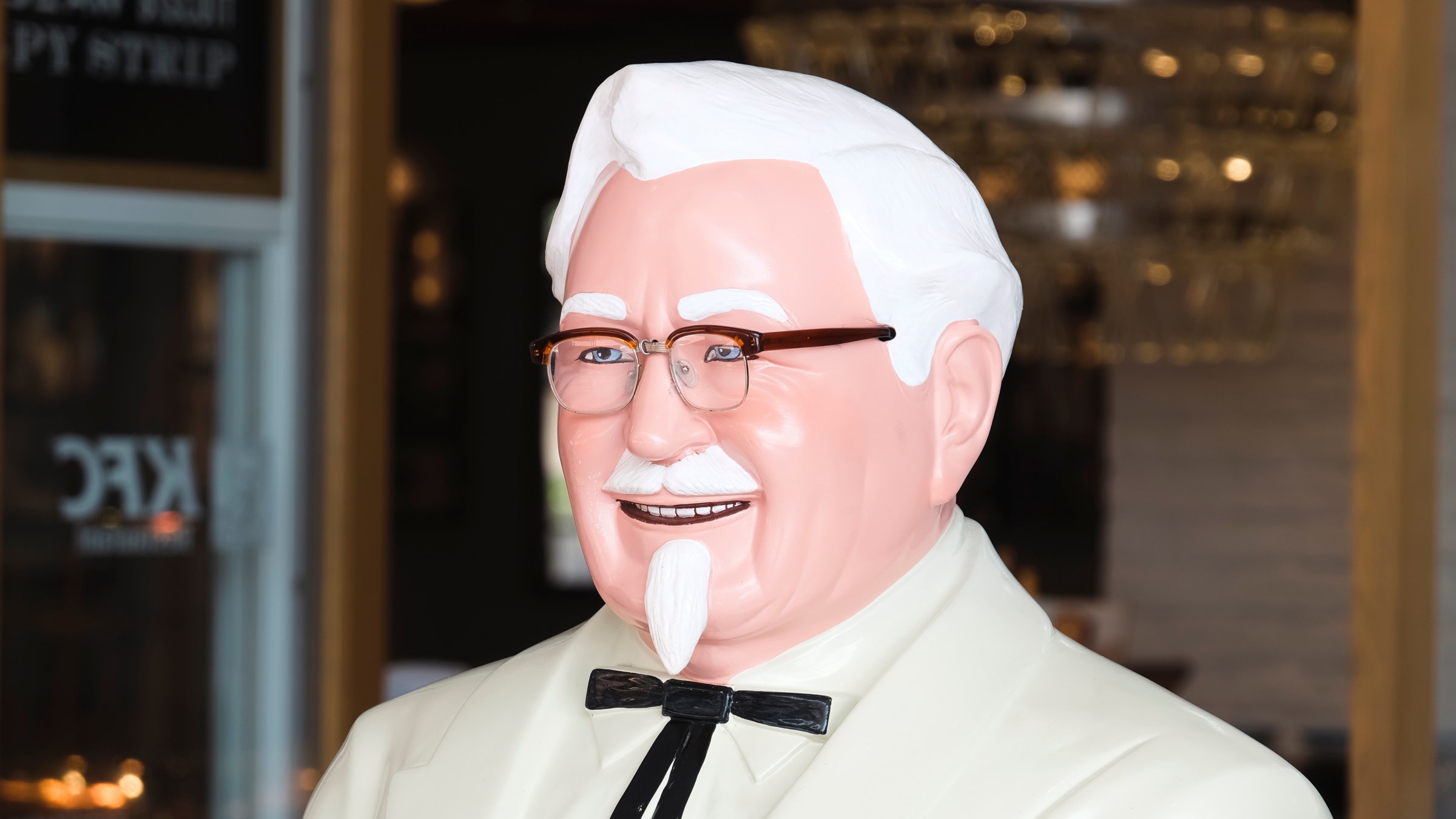 Colonel Sanders vor einem KFC in Osaka.