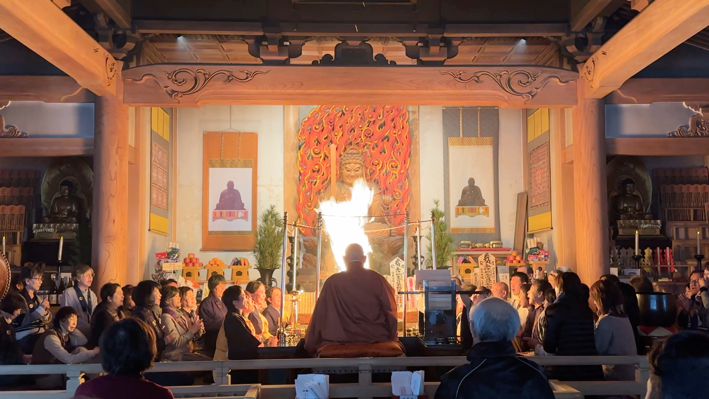 Das Feuergebet im Shōjōshinin.