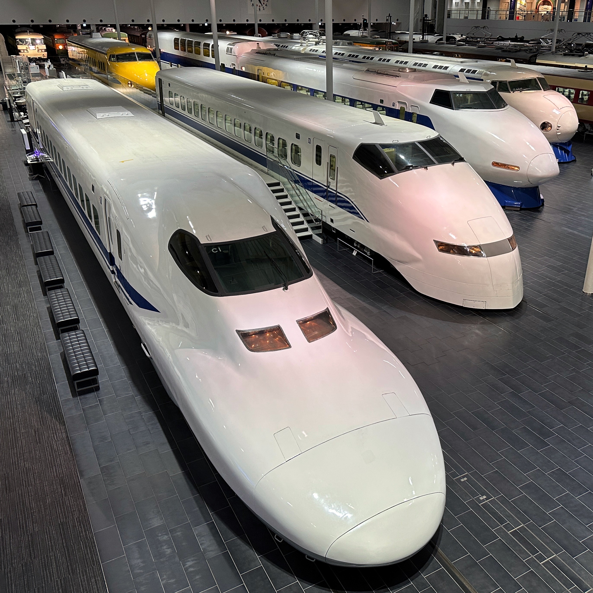 Vier Shinkansen-Generationen auf einen Blick.