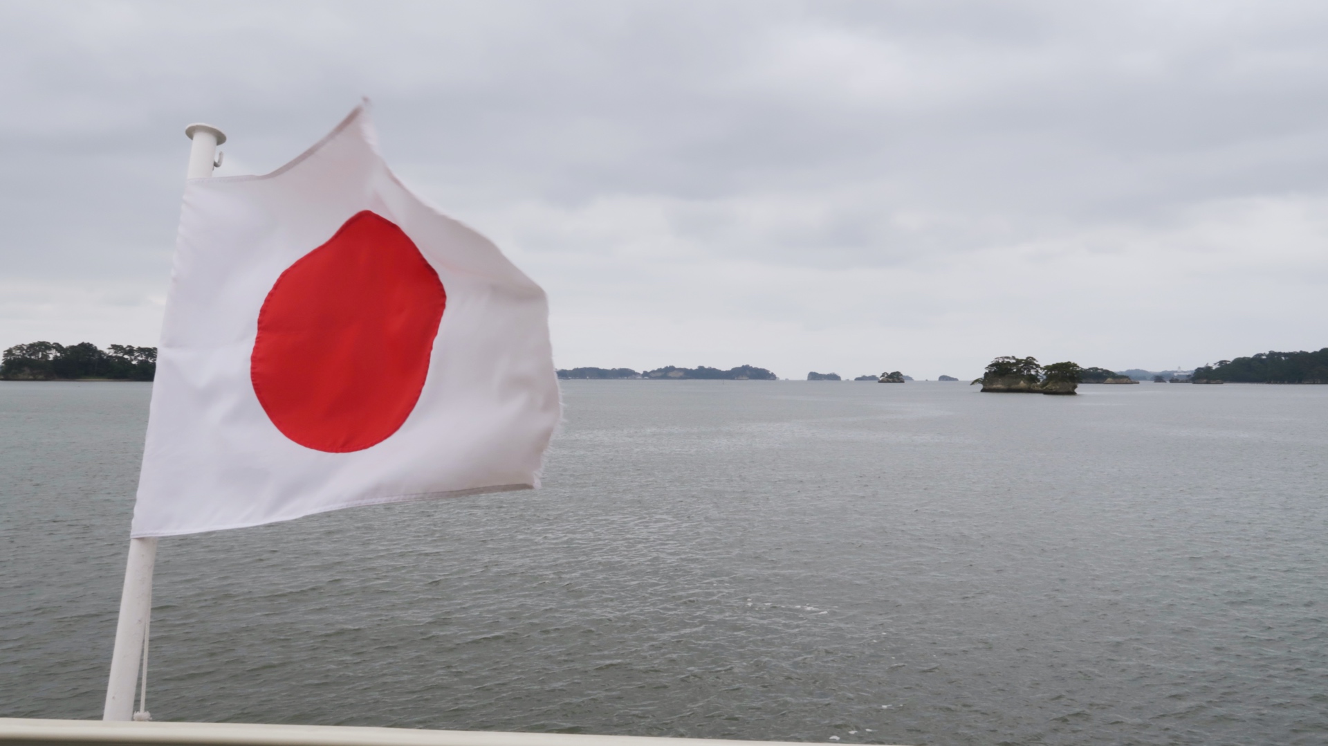 Die japa­ni­sche Flag­ge in Matsushi­ma.