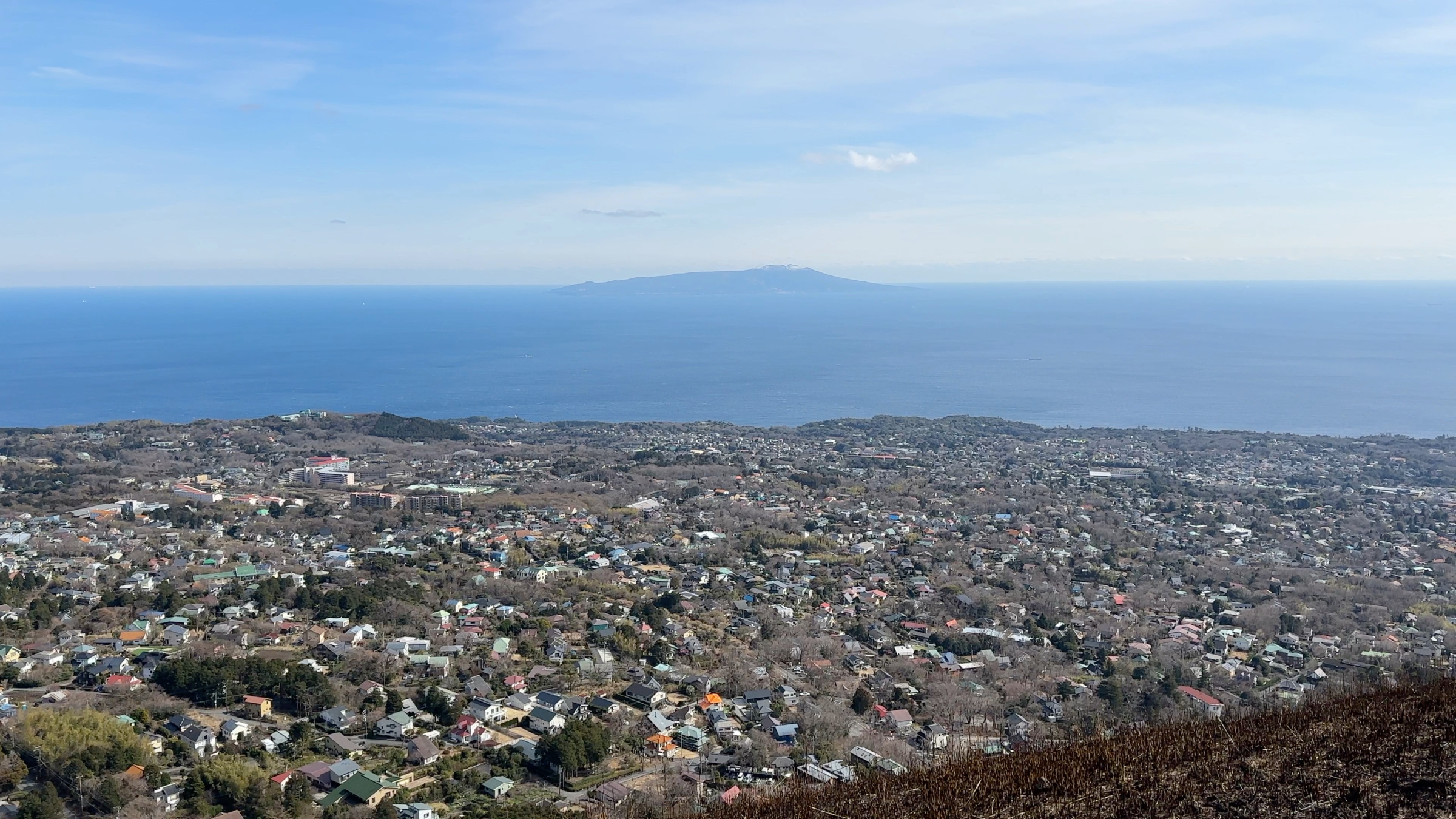Die Sicht auf die Insel Izu-Ōshima