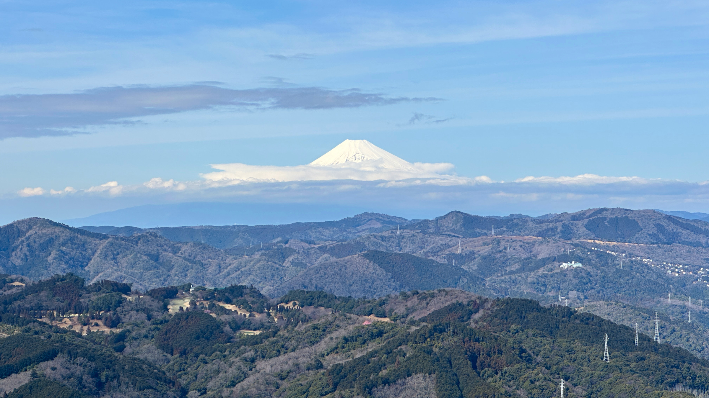 Grandios: Die Sicht vom Mount Ōmuro auf den schneebedeckten Fuji.