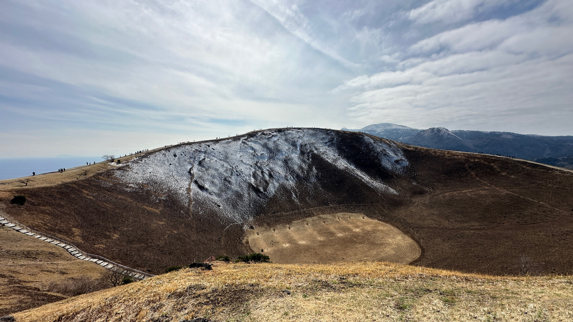 Der Krater des erloschenen Vulkans Ōmuro auf der Izu-Halbinsel.