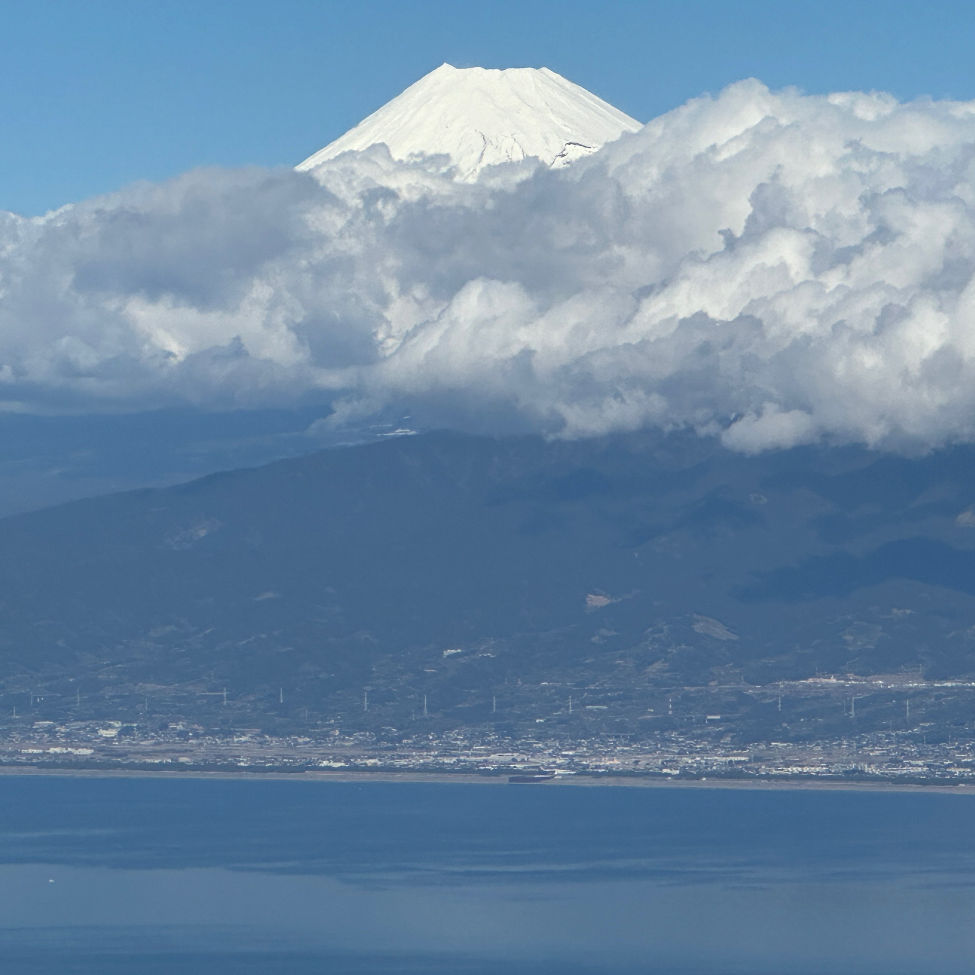 Der Fuji und die Bucht von Suruga.