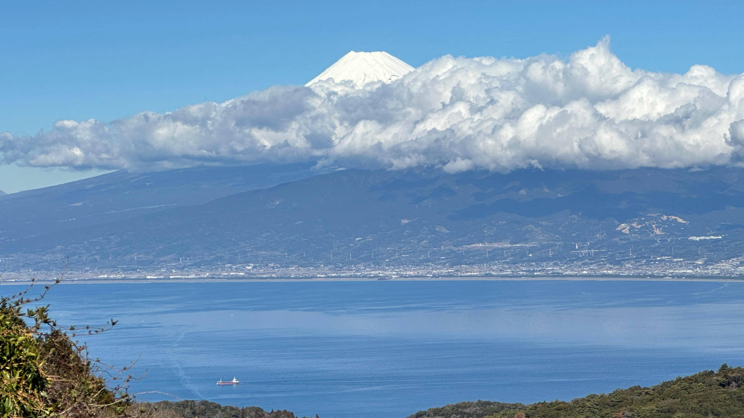 Die Sicht auf den Fuji vom Aussichtspunkt Daruma Kōgen Tenbōdai.