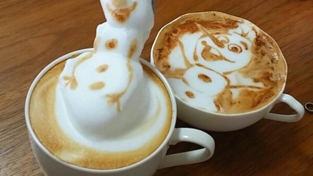 Der Cappuccino-Künstler