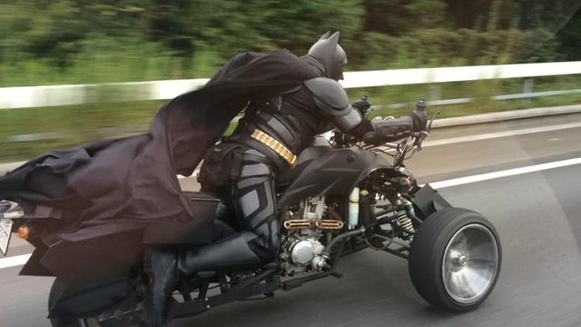 Batman auf der Autobahn