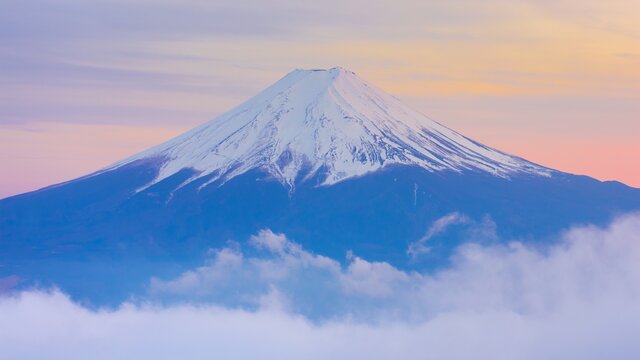 Die Zeit der Schneekrone auf dem Fuji