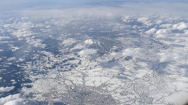 Ein Winterflug über den Norden Japans