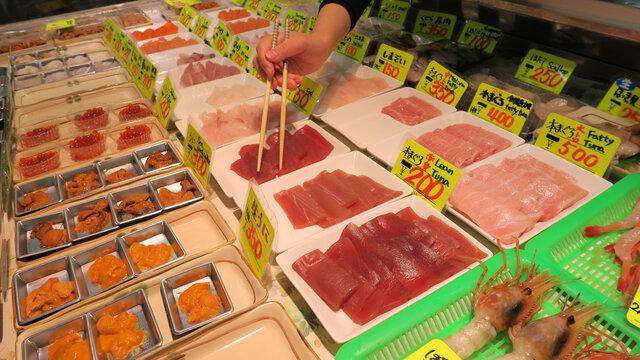 Kattedon: Sashimi nach Wahl im Fischmarkt von Kushiro
