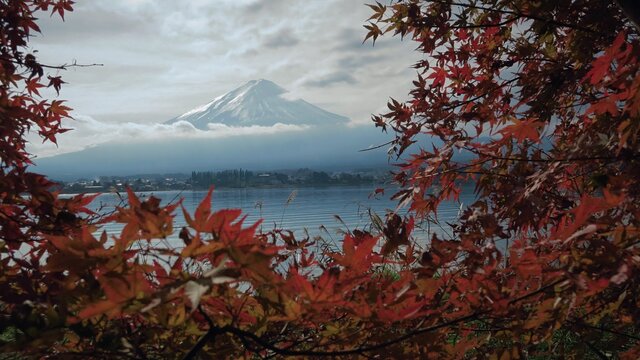 Berg Fuji: Die Zeit der Schneekrone