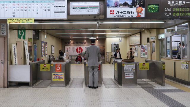 Japans Retro-Bahnhöfe